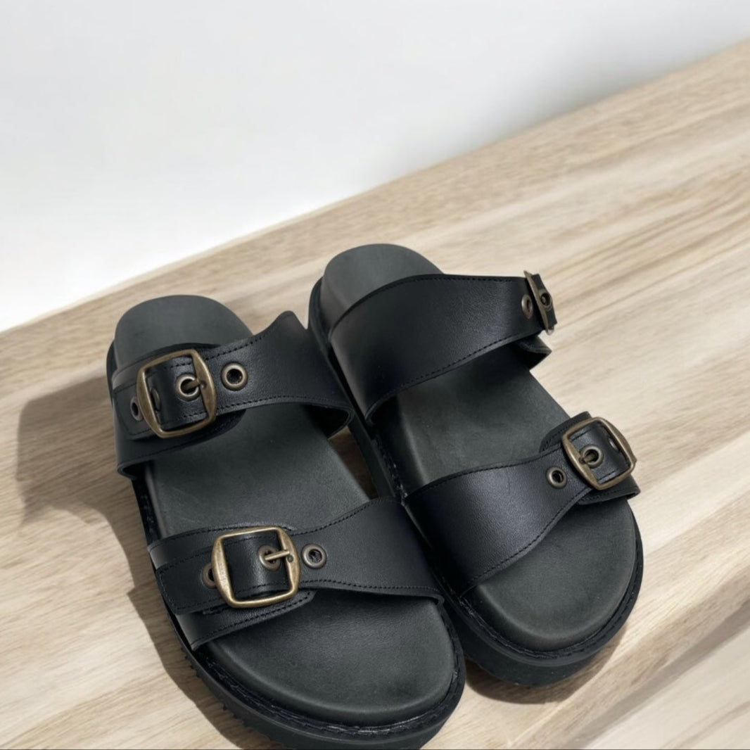 SANDALIA BUCKLED BOLD - MUJER