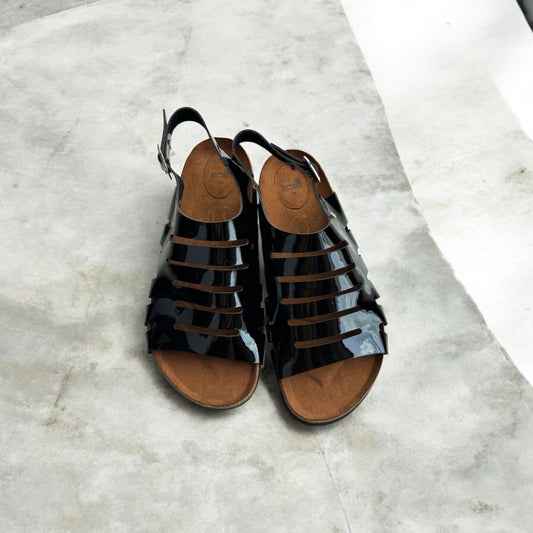 SANDALIA LÍNEA NOBLE CHAROL - UNISEX